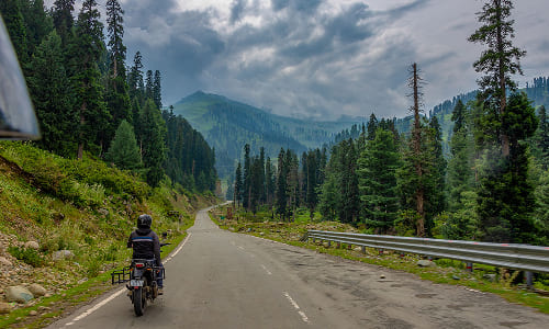 Day 1: Drive from Jammu to Srinagar 